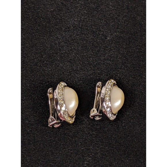 Kenneth Jay Lane KJL Silver Tone Faux Pearl Cabochon Rhinestone Clip Earrings - Picture 4 of 7